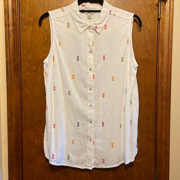 croft & barrow Tops - Croft & Barrow Sleeveless Shirt with Pineapple Design